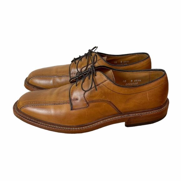 Allen Edmonds Hillcrest Tan Leather Derby Shoes - Picture 2 of 12